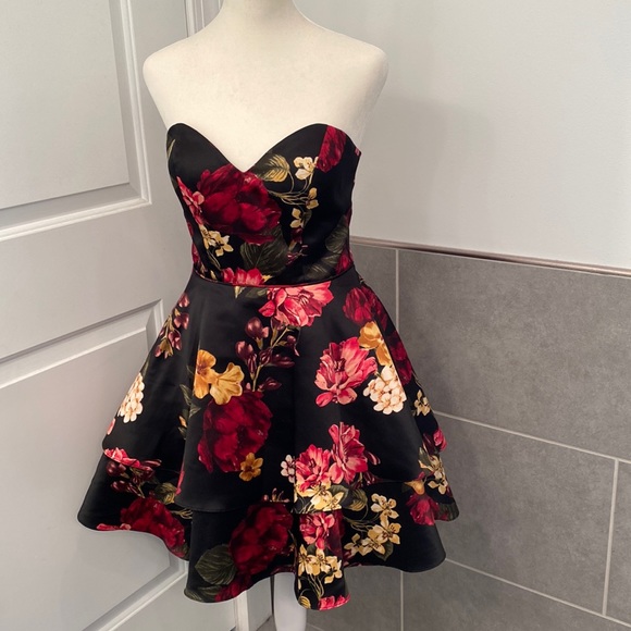 Blondie Nites Dresses & Skirts - Blondie Nites by Stacy Sklar Black Floral Mini Dress